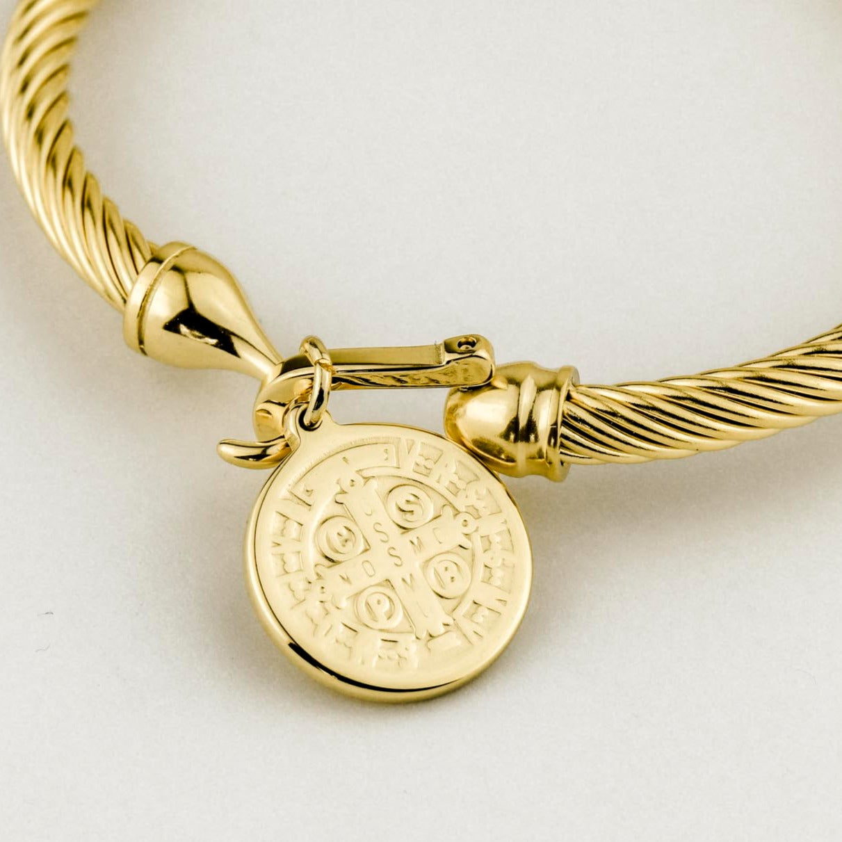 Pulsera Rope con dije San Benito reversible